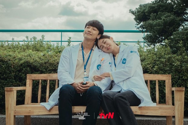 Uee akan berperan sebagai mantan kekasih Rain