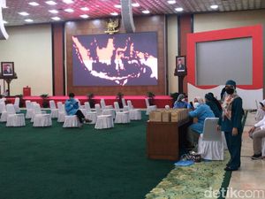 Penjelasan Sekjen DPR soal Vaksinasi Anak Anggota dan Pegawai DPR di Parlemen