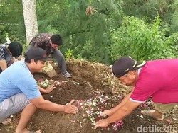 Cerita Kades Soal Makam Palsu di Pinggir Jalan Pasuruan