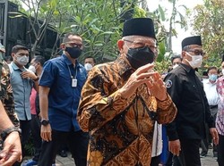 Wapres Maruf Amin Melayat ke Rumah Duka Ibunda Chairul Tanjung