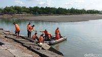 Pencarian Wisatawan yang Hanyut di Pantai Glagah Kulon Progo