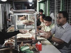 Makan Siang di Warteg Peong, Anies Baswedan Bikin Warteg Makin Ramai Pembeli