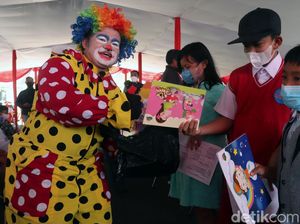 Badut Hingga Spiderman Hibur Anak-anak yang Divaksin