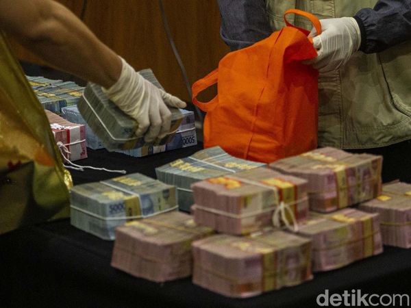 Bergepok-gepok, Ini Uang Barbuk OTT Wali Kota Bekasi