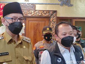 3 Warga Jember Positif COVID-19 Diwaspadai Omicron, Bupati Minta Warga Tak Panik 3 Warga Jember Positif COVID-19 Diwaspadai Omicron, Bupati Minta Warga Tak Panik