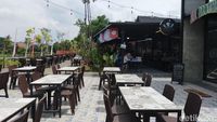 Potret Cinere Garden Food Street, Tempat Kulineran Asyik di Tepi Danau