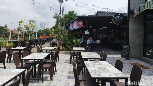 Potret Cinere Garden Food Street, Tempat Kulineran Asyik di Tepi Danau