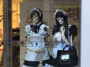 Deretan Manekin Tak Biasa, Bikin yang Belanja Gagal Fokus Deretan Manekin Tak Biasa, Bikin yang Belanja Gagal Fokus