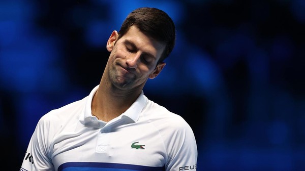 Djokovic TURIN, ITALY - NOVEMBER 20: Novak Djokovic of Serbia reacts during the Mens Singles Second Semi-Final match between Novak Djokovic of Serbia and Alexander Zverev of Germany on Day Seven of the Nitto ATP World Tour Finals at Pala Alpitour on November 20, 2021 in Turin, Italy. (Photo by Julian Finney/Getty Images)