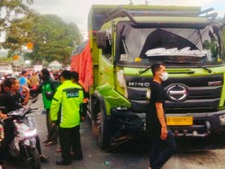 Saling Salip di Jalur Sukabumi-Bogor, Pemotor Tewas Tertabrak Pikap