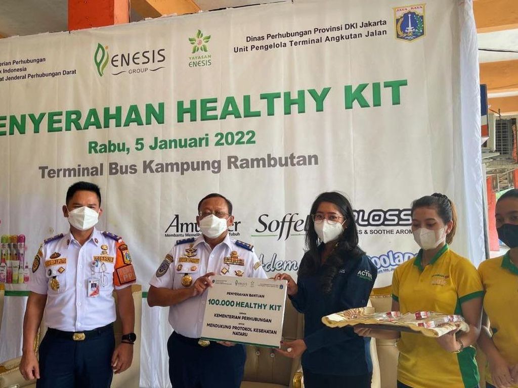 Gaet Kemenhub, Enesis Bagikan Healthy Kit ke Pemudik Nataru di 8 Titik Gaet Kemenhub, Enesis Bagikan Healthy Kit ke Pemudik Nataru di 8 Titik