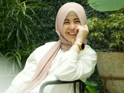 Potret Risty Tagor dengan Gaya Hijab Barunya yang Jadi Sorotan