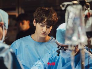 Ghost Doctor hingga Tunnel Tayang di Viu Januari 2022 Ghost Doctor hingga Tunnel Tayang di Viu Januari 2022