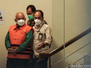 Tok! Rahmat Effendi Divonis 10 Tahun Penjara Tok! Rahmat Effendi Divonis 10 Tahun Penjara