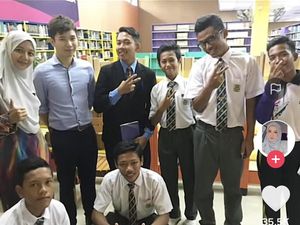 Viral Gegara Reunian, Mantan Murid Nikahi Gurunya yang Lebih Tua 11 Tahun