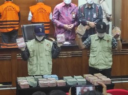 KPK Pamerkan Duit Cash Rp 3 M Bukti Kasus Suap Walkot Bekasi Rahmat Effendi