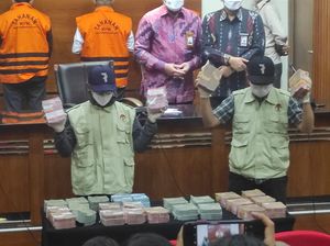 KPK Pamerkan Duit Cash Rp 3 M Bukti Kasus Suap Walkot Bekasi Rahmat Effendi KPK Pamerkan Duit Cash Rp 3 M Bukti Kasus Suap Walkot Bekasi Rahmat Effendi