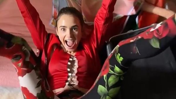 Lily Collins Imut Banget sampai Muat dalam Koper!