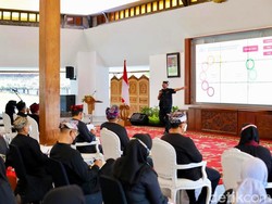 Mantan Menteri Pariwisata Arief Yahya Beri Motivasi ke ASN Banyuwangi