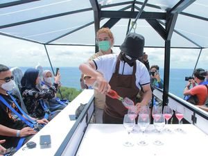Sandiaga Puji Ide Ngopi in the Sky, tapi Jangan Abaikan Keselamatan dan CHSE