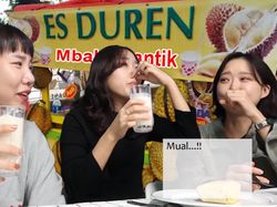 Bikin Ngakak! Orang Korea Ini Tak Tahan Aroma Jus Durian yang Tajam