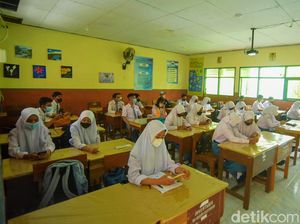 Pembelajaran Tatap Muka di Banyuwangi Masih Digelar Secara Terbatas Pembelajaran Tatap Muka di Banyuwangi Masih Digelar Secara Terbatas
