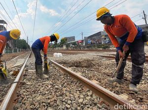 Otot-otot Cekatan yang Pastikan Jalur KA Berfungsi Normal