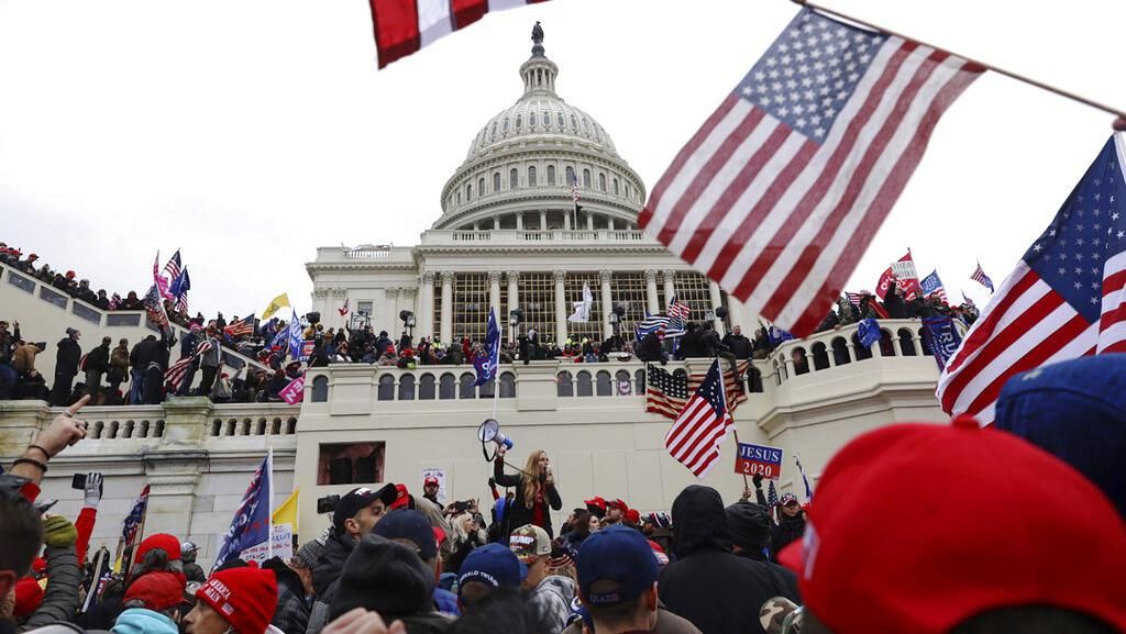 Setahun Lalu, Gedung Capitol AS Diacak-acak Pendukung Donald Trump