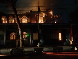 Rumah Mewah di Pekanbaru Terbakar, Pemilik Nangis Gegara 20 Kucing Terjebak
