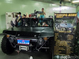 Seru! Vaksin COVID-19 di Sini Bisa Sambil Keliling Kapal Perang