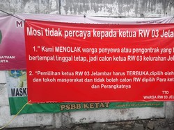 Pemilihan Ketua RW di Jakbar Panas, Muncul Spanduk Tolak Pengontrak Nyalon