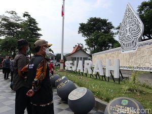 Menengok Relief Raksasa di Taman Sejarah Majalengka Menengok Relief Raksasa di Taman Sejarah Majalengka