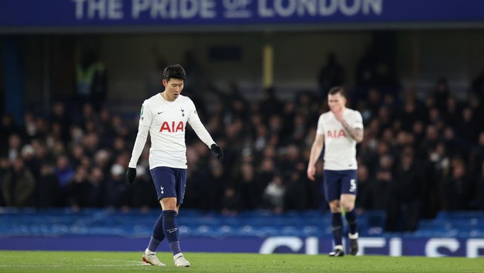 LONDON, ENGLAND - JANUARY 05: Heung-Min Son of Tottenham reacts after Chelsea score their first goal during the Carabao Cup Semi Final First Leg match between Chelsea and Tottenham Hotspur at Stamford Bridge on January 05, 2022 in London, England. (Photo by Alex Pantling/Getty Images)