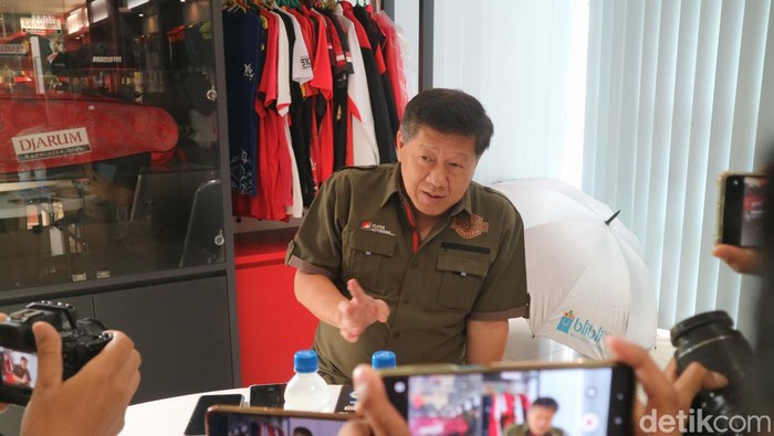 Ketua PB Djarum, Yoppy Rosimin, mengakui 3 pemain binaannya menurun. (Foto: detikcom/Dian Untoro Aji) Ketua PB Djarum, Yoppy Rosimin, mengakui 3 pemain binaannya menurun. (Foto: detikcom/Dian Untoro Aji)