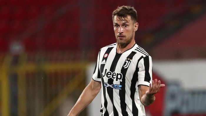 MONZA, ITALY - JULY 31:Aaron Ramsey of Juventus FC in action during the AC Monza v Juventus FC - Trofeo Berlusconi at Stadio Brianteo on July 31, 2021 in Monza, Italy. (Photo by Marco Luzzani/Getty Images)