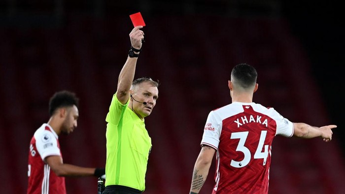 LONDON, ENGLAND - DECEMBER 13: Granit Xhaka of Arsenal is shown a red card by match referee Graham Scott during the Premier League match between Arsenal and Burnley at Emirates Stadium on December 13, 2020 in London, England. A limited number of spectators (2000) are welcomed back to stadiums to watch elite football across England. This was following easing of restrictions on spectators in tiers one and two areas only. (Photo by Laurence Griffiths/Getty Images)