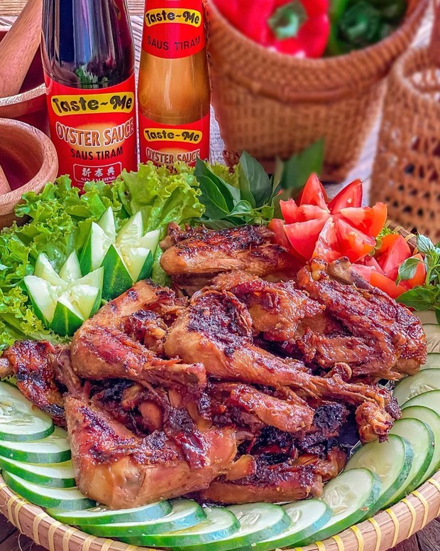 Ayam bakar jadi salah satu menu favorit keluarga