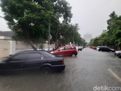 Sejumlah Jalan di Surabaya Banjir 30 Cm