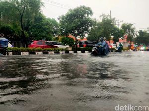 8 Pompa Air Ditarget Dipasang di Lokasi Rawan Banjir Surabaya 8 Pompa Air Ditarget Dipasang di Lokasi Rawan Banjir Surabaya