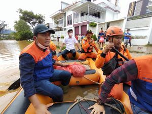 BRI Peduli Salurkan Bantuan ke Korban Banjir di Abepura