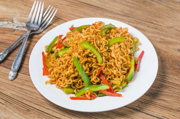 Cara diet makan mie instan dengan rempah alami