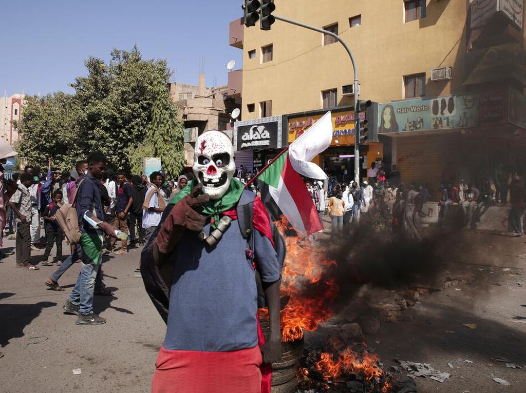 Sudan Bergejolak, 3 Pedemo Tewas Ditembak Aparat Sudan Bergejolak, 3 Pedemo Tewas Ditembak Aparat