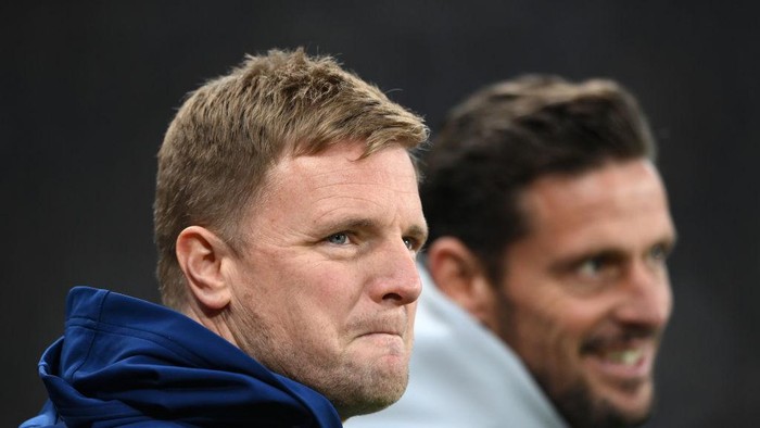 NEWCASTLE UPON TYNE, ENGLAND - DECEMBER 27: Newcastle head coach Eddie Howe (l) with assistant Jason Tindall during the Premier League match between Newcastle United  and  Manchester United at St. James Park on December 27, 2021 in Newcastle upon Tyne, England. (Photo by Stu Forster/Getty Images)