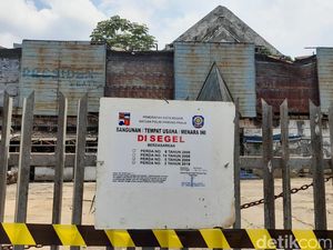 Satpol PP Bogor Segel Eks Bioskop Presiden