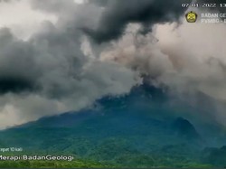 Gunung Merapi Muntahkan Awan Panas Sejauh 2,5 Km Siang Ini