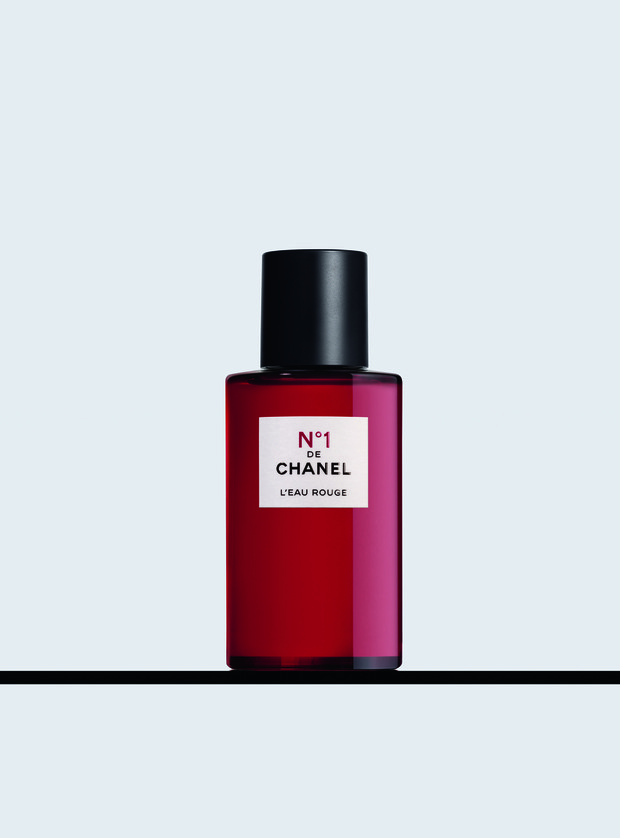 Foto: Courtesy of Chanel Red Camillia L'eau Rouge Fragrance Mist/