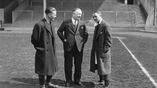 13th April 1932:  Arsenal Football Club Manager Herbert Chapman (centre), chats with a key member of his team , Alex James (right), on the pitch at Wembley before the FA Cup final.  (Photo by J. Gaiger/Topical Press Agency/Getty Images)