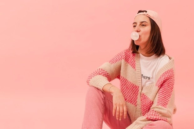 Ilustrasi mengunyah permen karet/ Foto: Freepik.com