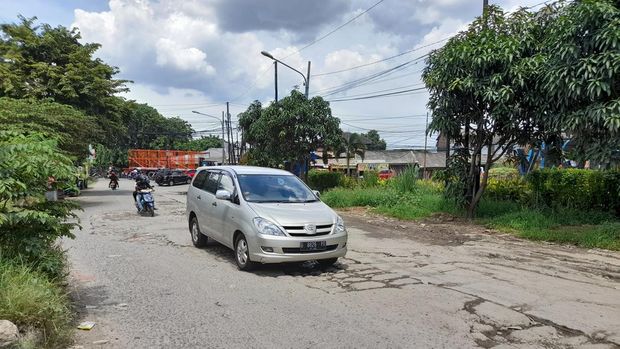 Hati-hati Jalan Rusak di Jl Saluran Irigasi Gempol, Pondok Ungu Bekasi Hati-hati Jalan Rusak di Jl Saluran Irigasi Gempol, Pondok Ungu Bekasi
