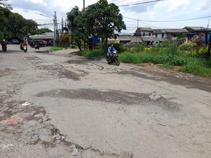 detikcom Do Your Magic: Awas! Jalan di Pondok Ungu Kota Bekasi Hancur